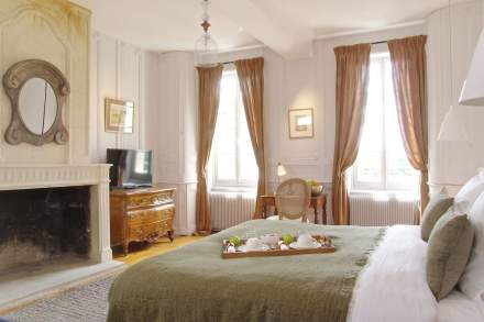 <span><span><span><span>Suite Porte Brunet · Chambre d’hôtes Saint-Emilion</span></span></span></span>